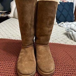 Ugg Bailey Bow women’s size 10